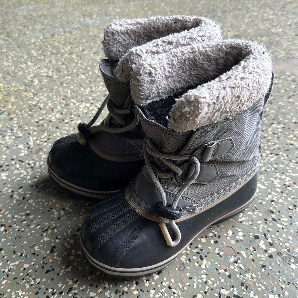 Sorel little kids snow boots 11